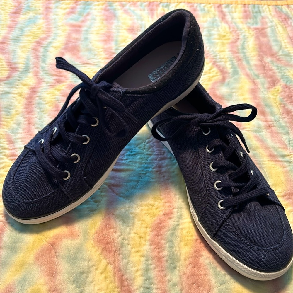 Ked’s canvas sneakers